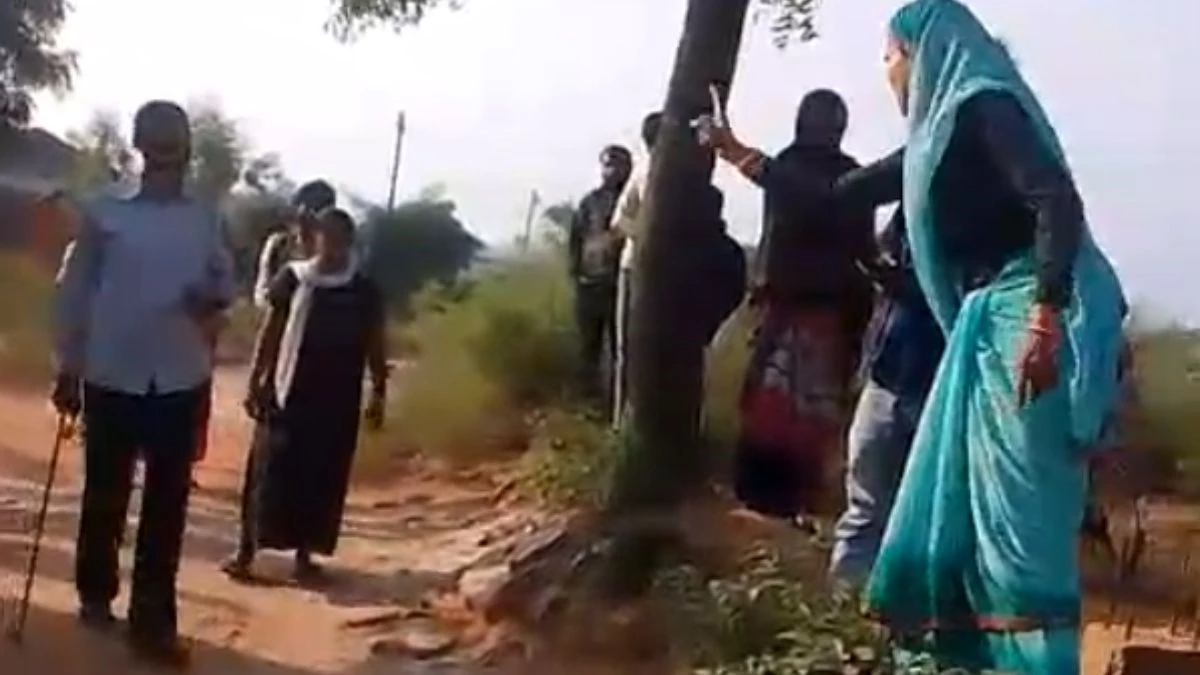 मऊगंज में पार्षद पति ने महिलाओं से की अभद्रता, गाली देते हुए रॉड लेकर दौड़ाया, VIDEO वायरल