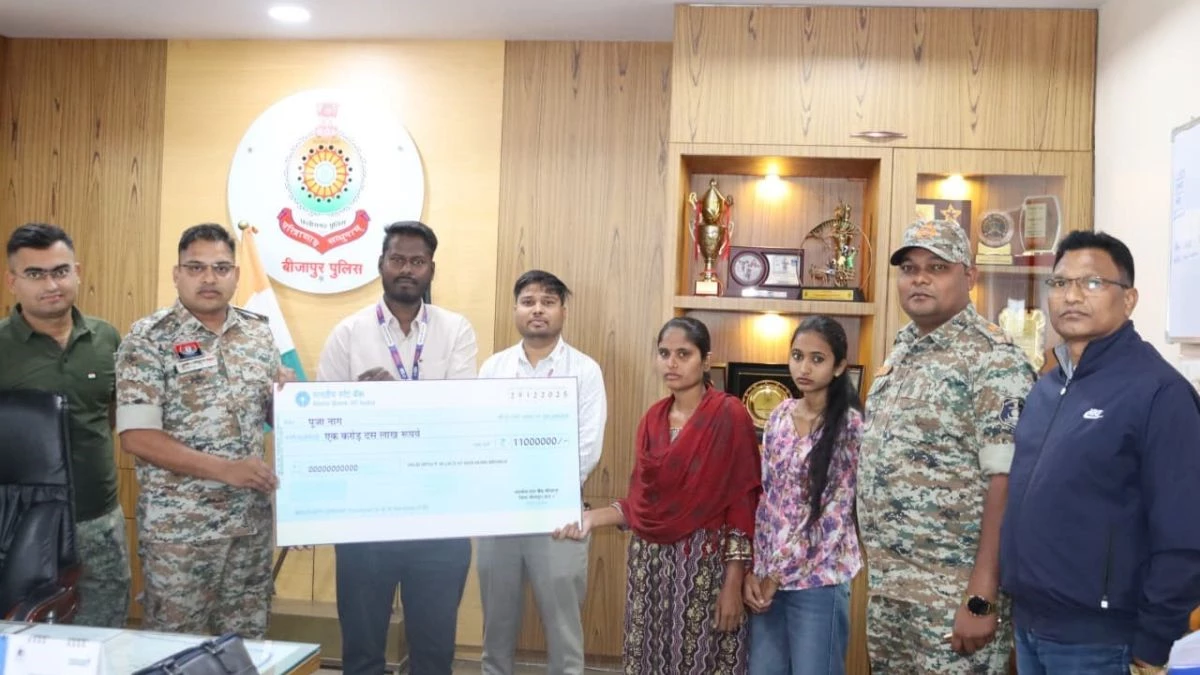 बीजापुर में शहीद के परिवार को ₹1.10 करोड़ की आर्थिक सहायता, पुलिस सैलरी पैकेज से मिला परिवार को संबल