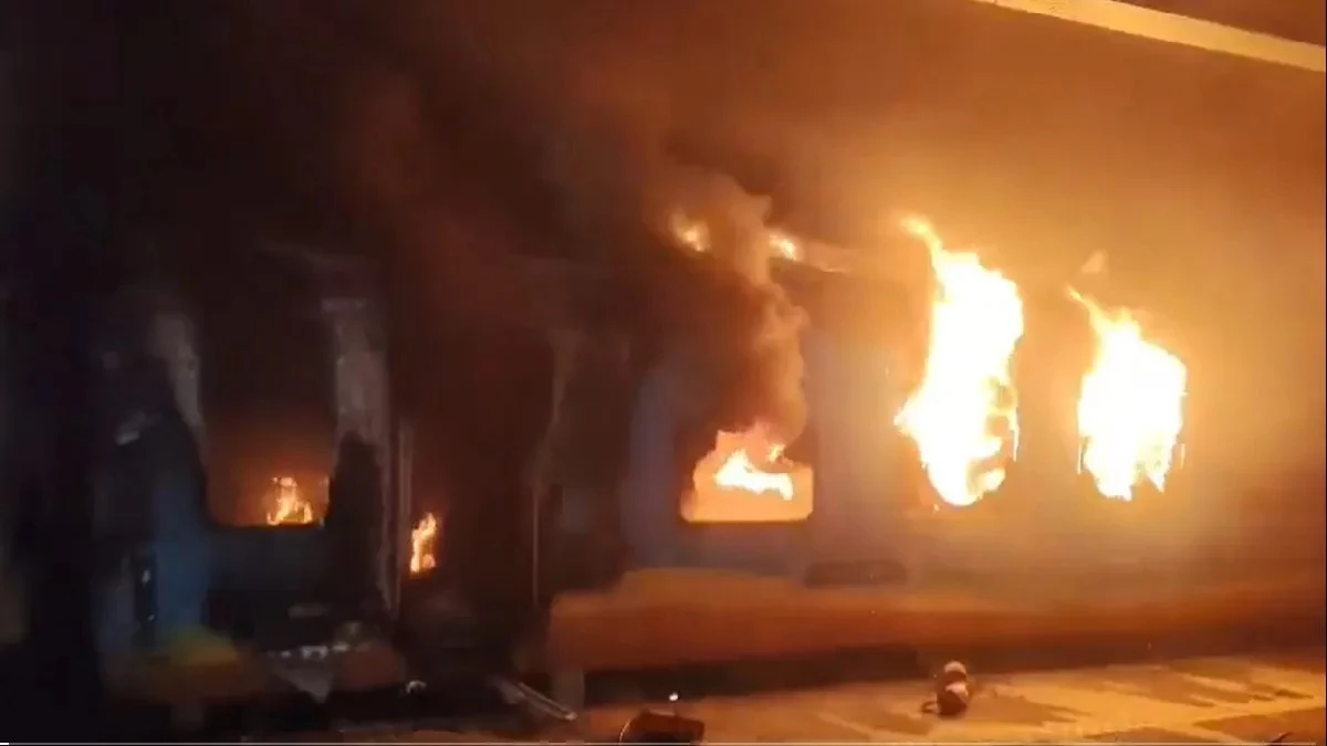 आंध्र प्रदेश में टाटानगर-एर्नाकुलम एक्सप्रेस में लगी आग, एक की मौत, कई यात्री घायल