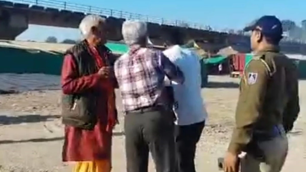 नरसिंहपुर में बरमान तट पर थप्पड़ कांड से उबाल, जिला पंचायत सीईओ पर वृद्ध पुजारी को धमकाने के आरोप