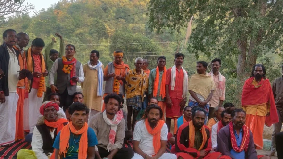 बस्तर में मिशनरियों का पर्दाफाश कर रहे वैद्य, जंगल के दुर्लभ औषधियों को बचाने के लिए बनाया सिरहा-गुनिया संघ