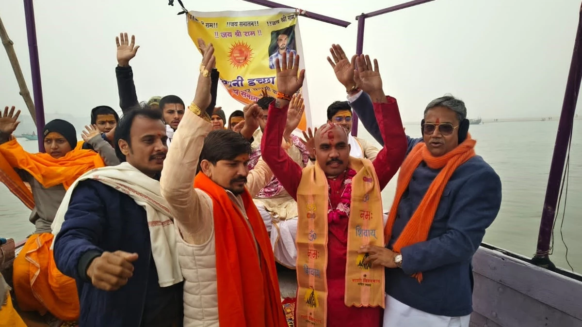 MP के असद खान ने वाराणसी में की घर वापसी, शुद्धिकरण के बाद बन गए अथर्व