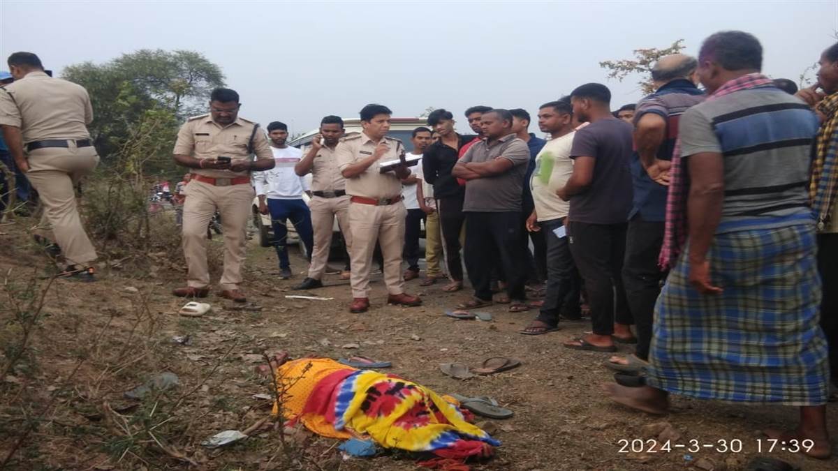 Bilaspur Accident Information: चौथिया में जा रही पिकअप पलटी, 16 घायल, महिला की मौत