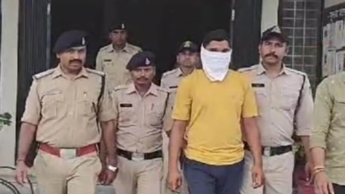 Khargone News: अवैध हथियार बनाते सिकलीगर गिरफ्तार, 27 पिस्टल सहित सामग्री जब्त