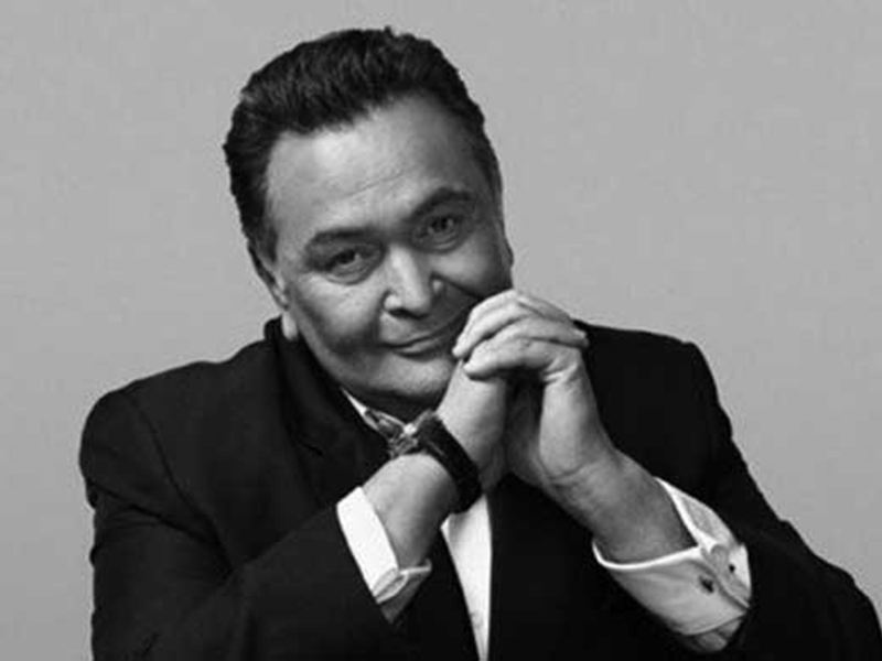 चंदनवाड़ी श्मशान घाट में हुआ Rishi Kapoor का अंतिम संस्कार - Rishi Kapoor died at the age of 67, Bollywood Chintu was suffering from cancer