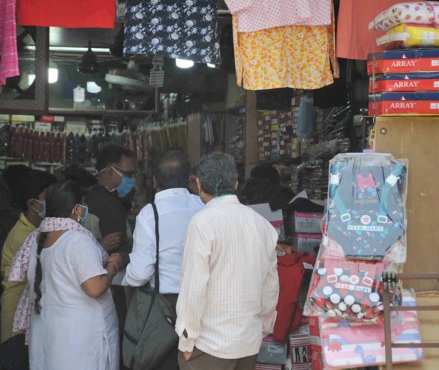 शारीरिक दूरी का पालन नहीं