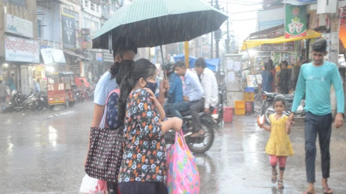 Weather Update: नौतपा के बीच भट्टी की तरह तप रहे ग्वालियर को मिली राहत, बारिश से 10.2 डिग्री गिरा तापमान