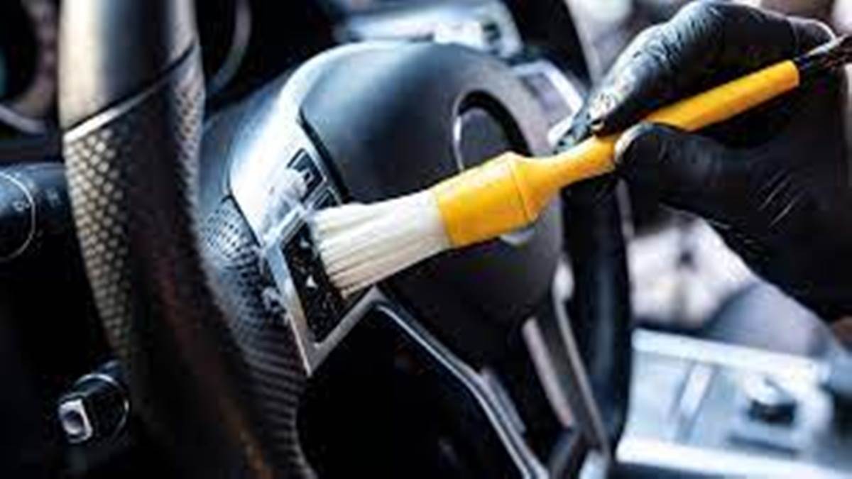 Car Detailing in Gwalior कार धुलाई नहीं अब डिटेलिंग पुरानी कार में