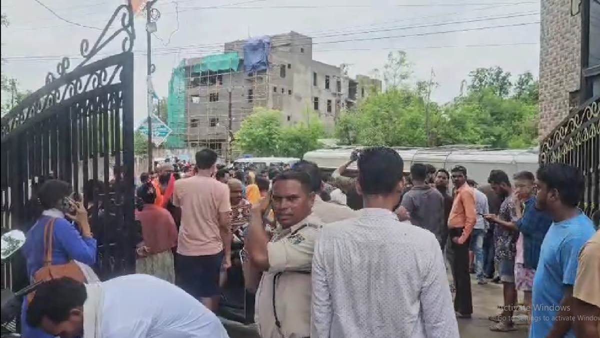Bilaspur Accident: बिलासपुर में यात्रियों से भरी बस पलटी, मची चीख-पुकार, एक दर्जन यात्री हुए घायल, नवजात की मौत
