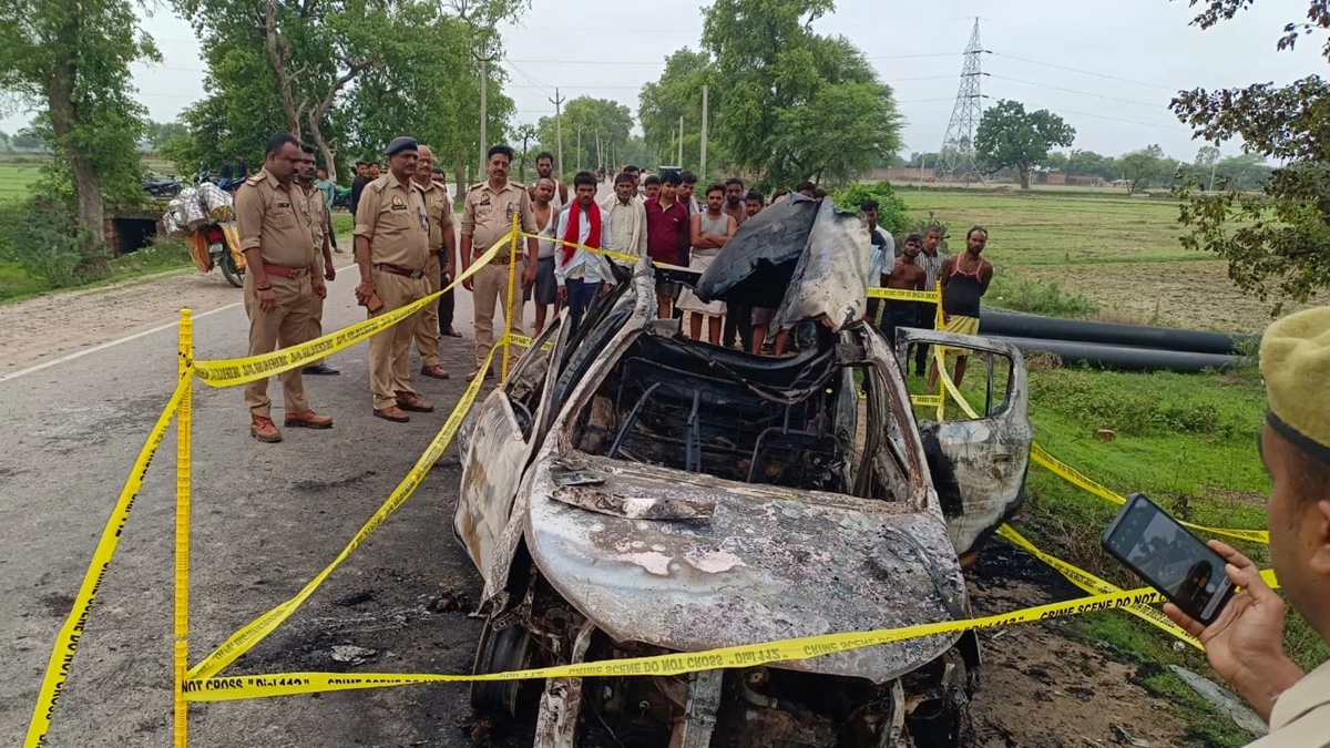यूपी के चित्रकूट में जलती हुई मिली सतना के नंबर वाली कार, ड्राइवर के पास वाली सीट पर थी एक लाश