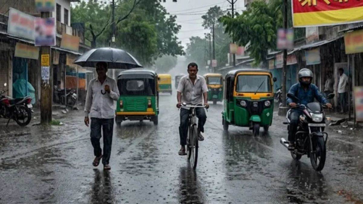 Aaj Ka Mausam: मानसून ने पकड़ी रफ्तार... MP-CG समेत कई राज्यों में गरज-चमक के साथ भारी बारिश का खतरा, IMD ने जारी किया येलो अलर्ट