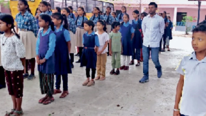 MP के 52 लाख विद्यार्थी यूनीफॉर्म का कर रहे इंतजार, 350 करोड़ की टेंडर प्रक्रिया अटकी