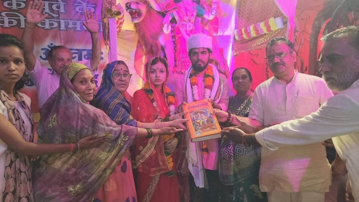 Ghar Wapsi: छतरपुर की शिफा बनी शान्वी, हिंदू युवक से की शादी, बोली-बचपन से देवी-देवता सपने में आते थे
