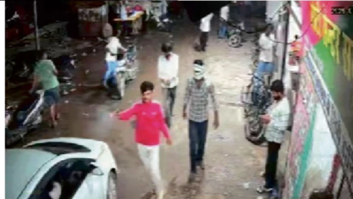 ग्वालियर में बेखौफ बदमाशों का आतंक, 6 घंटे में गोलीबारी की 3 वारदात, शराब दुकानों के बाहर मचाया उत्पात..सैफ अली खान मुख्य आरोपी