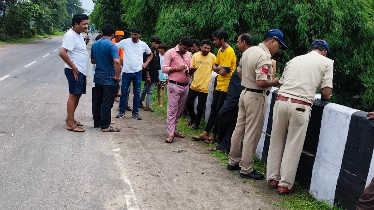 आलीराजपुर में सड़क किनारे बाल्टी में मिला तीन माह का मृत भ्रूण, क्षेत्र में सनसनी