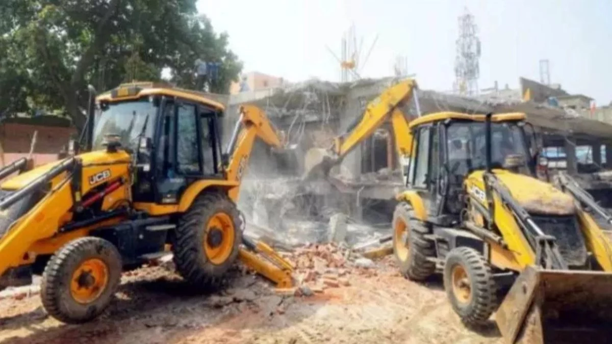 उज्जैन में अवैध निर्माण पर सख्ती; बेगमबाग में फिर चला बुलडोजर, अंगारा रेस्टोरेंट ढहाया