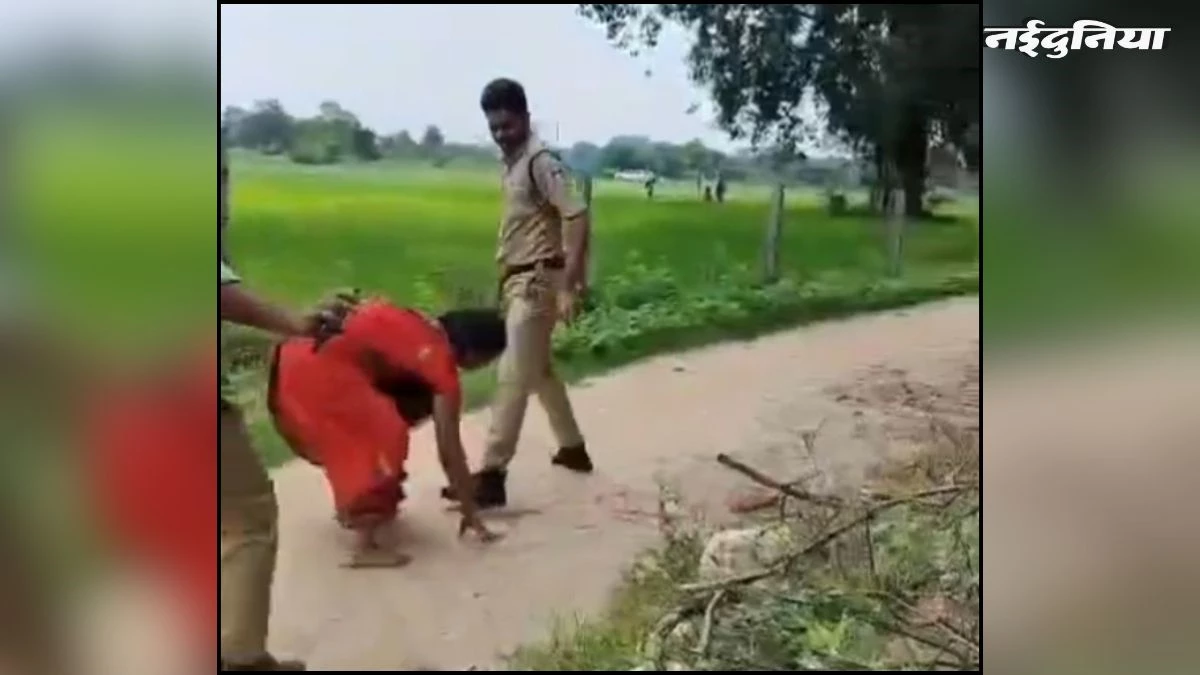 MP में पुलिसकर्मी पर भड़की महिला, चप्पल लेकर 200 मीटर तक दौड़ाया, Video वायरल