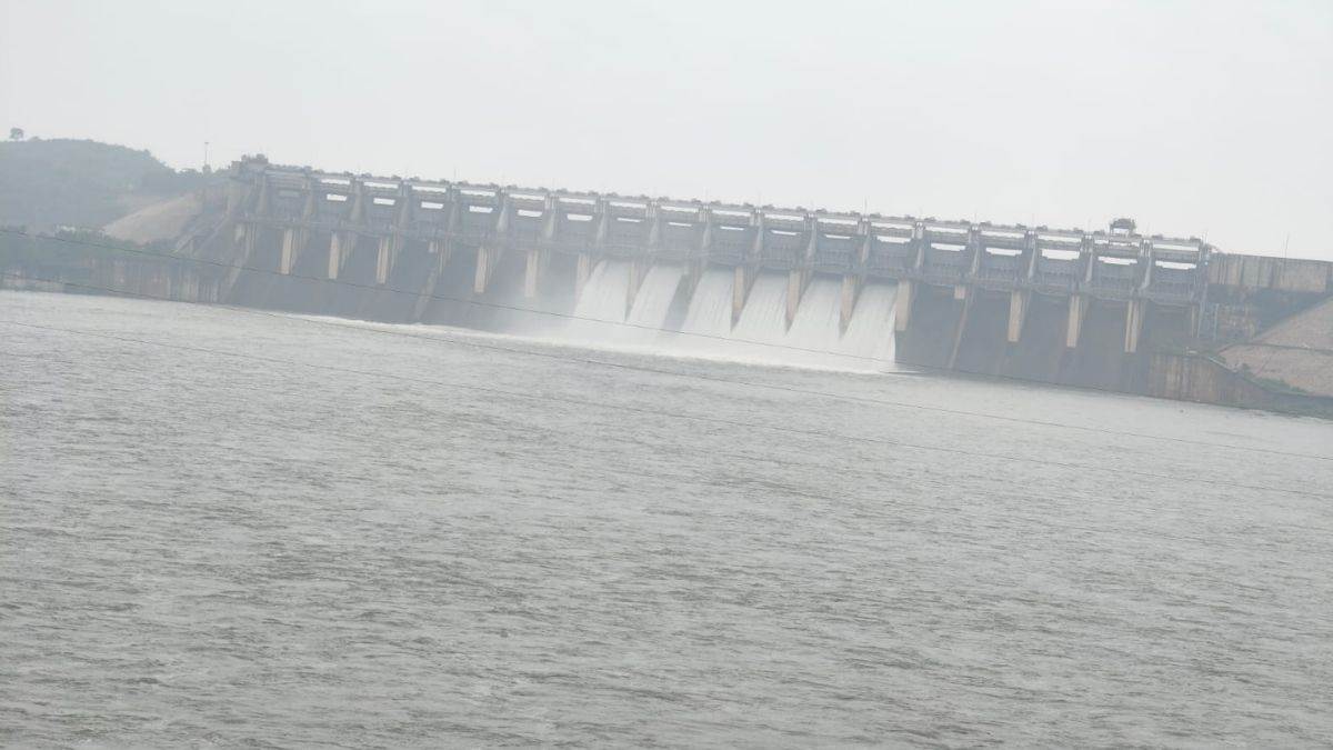 शहडोल में भारी बारिश से बाणसागर बांध लबालब, खोले गए 6 गेट, सोन नदी किनारे रहने वालों के लिए अलर्ट जारी