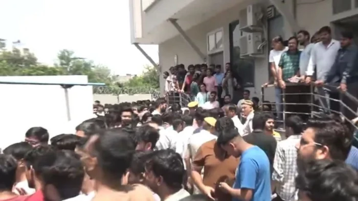 NEET-PG 2026 Exam: जयपुर में पावर कट के कारण परीक्षा टली, अभ्यर्थियों ने लगाए नारे... 5 सितंबर को दोबारा होंगे एग्जाम