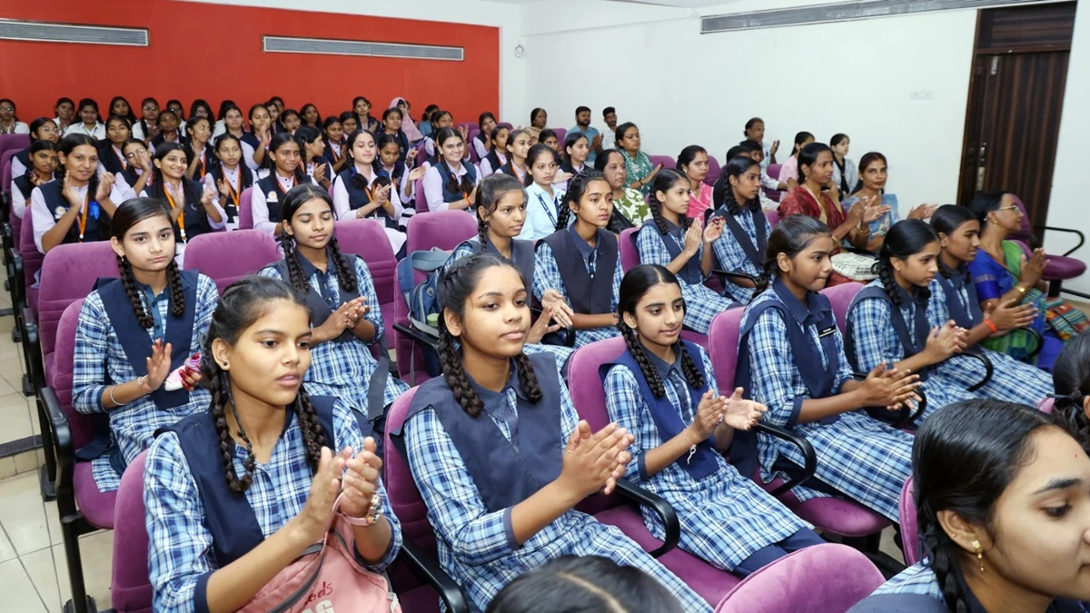 Digi Community: इंदौर में 12 शिक्षण संस्थानों में वितरित की गई 8 लाख रुपए की स्कॉलरशिप