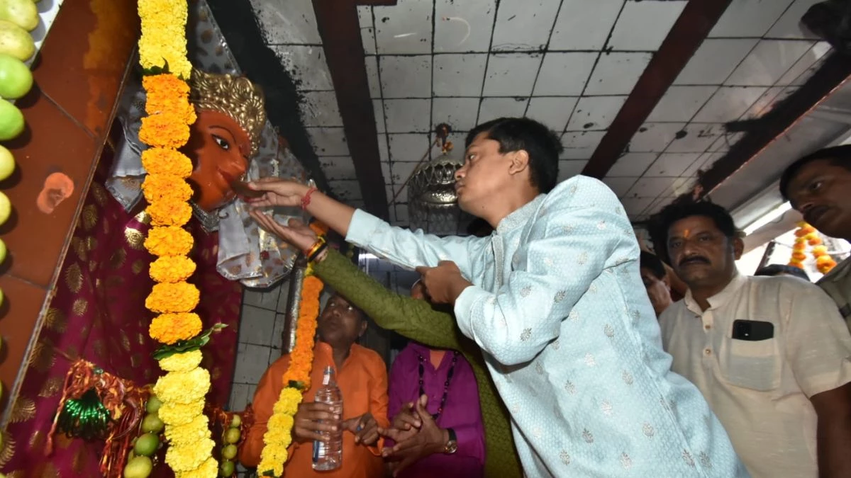 महाअष्टमी पर उज्जैन में नगर पूजा शुरू, DM ने लगाया माता महामाया व महालया को मदिरा का भोग