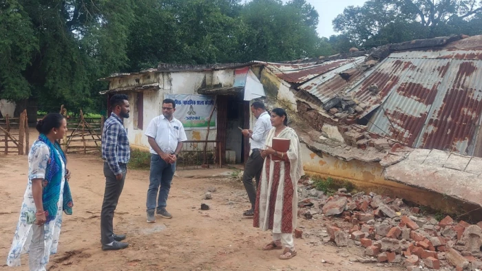 बस्तर बाढ़ त्रासदी: संभाग के डेढ़ साै स्कूल प्रभावित, किसी की भवन गिरा, छत टूटी तो कई कीचड़ से सने