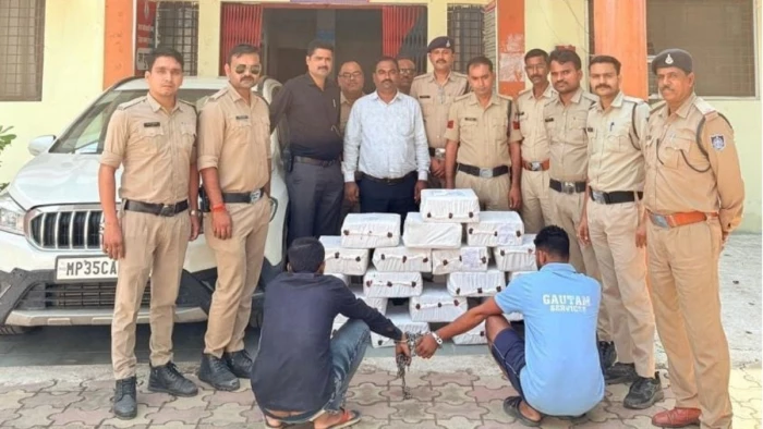 पन्ना में लग्जरी कार में ले जा रहे थे 9 लाख रुपये की शराब बरामद, दो आरोपी गिरफ्तार; चार फरार