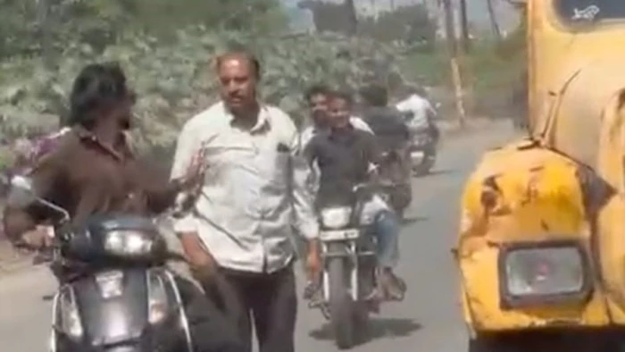इंदौर नगर निगम के टैंकर ने बीटेक की छात्रा को रौंदा, मौत, दो पहिया वाहन पर साथ में सवार भाई हुआ घायल
