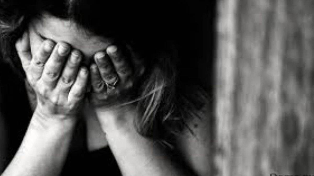 'मुस्लिम धर्म अपना लो', इंदौर में किन्नर के डेरे पर हिंदू युवती से दुष्कर्म, गोली से उड़ाने की धमकी भी दी