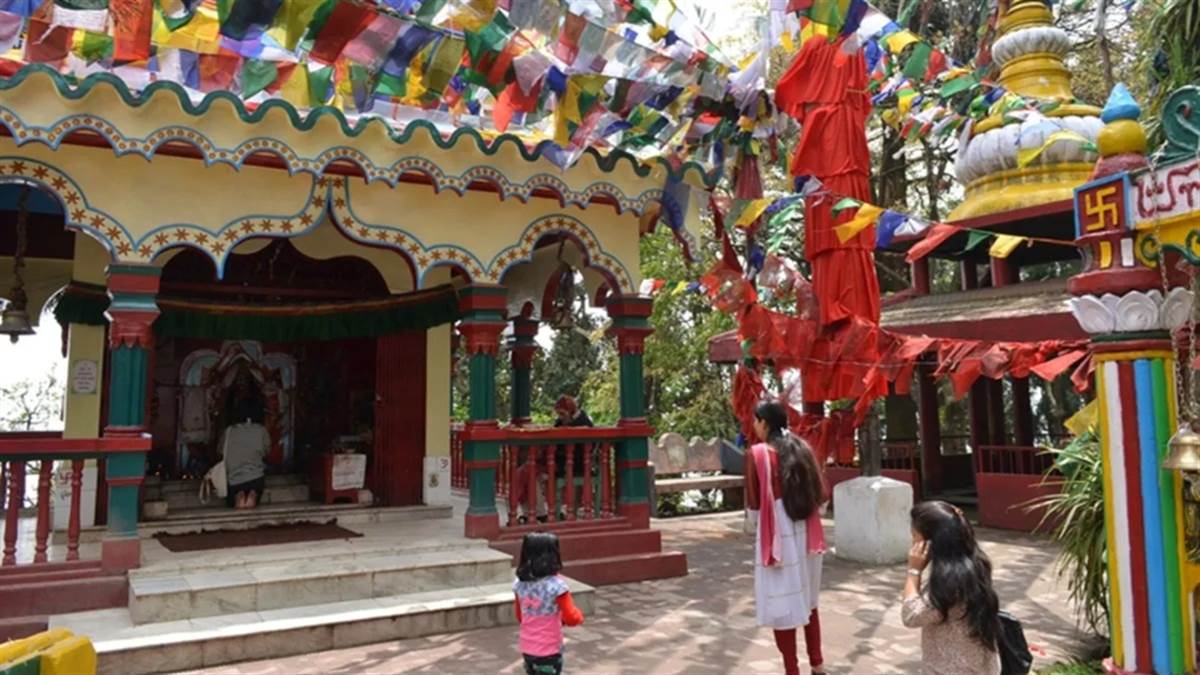 'जींस, टॉप और मिनी स्कर्ट नहीं चलेगा', महाकाल मंदिर में लड़कियों के छोटे कपड़ों में एंट्री पर रोक