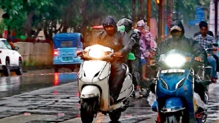 बिलासपुर में कमजोर पड़ने लगा 'अर्णब', ट्रैक पर पानी भरने से टाटानगर एक्सप्रेस रद