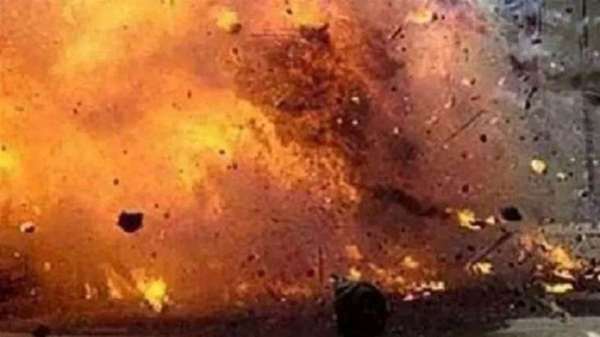 Afghanistan Blast: अफगानिस्तान में नमाज पढ़ते समय मदरसे में धमाका, 10 बच्चों सहित 15 की मौत