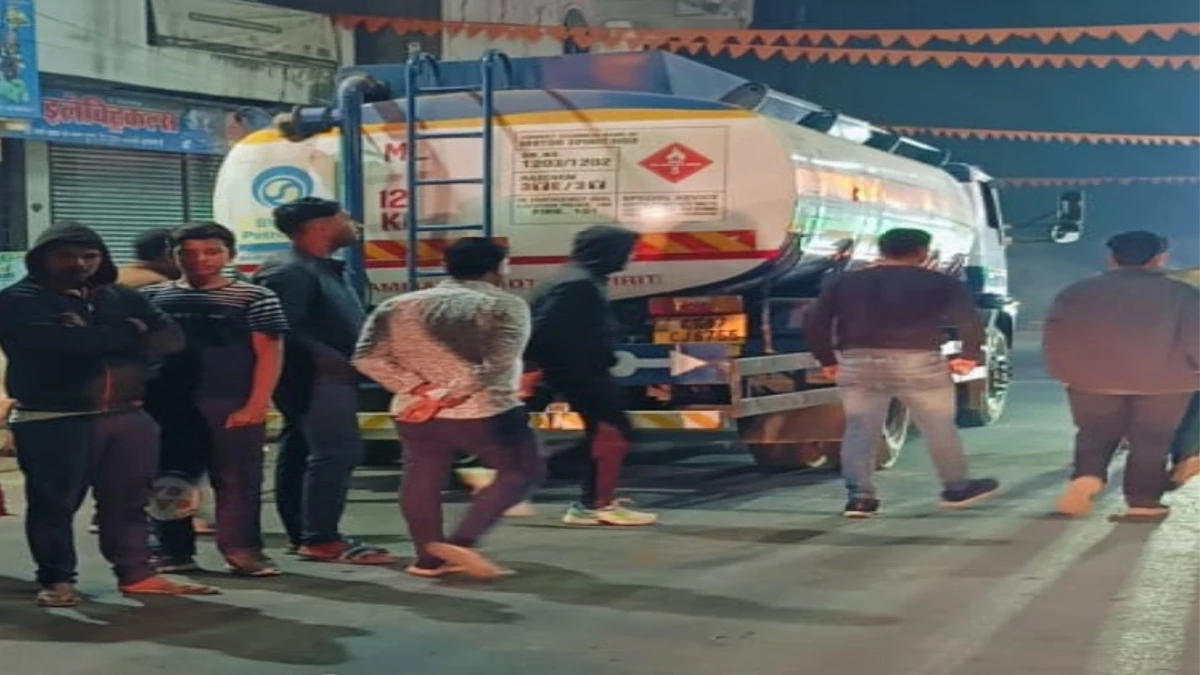 ओवरटेक के दौरान बाइक सवार नाबालिग आया टैंकर की चपेट में, मौत