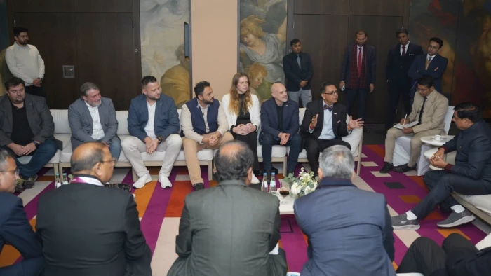 CM Mohan in Germany: मध्य प्रदेश के सीएम मोहन यादव ने जर्मनी में उद्योगपतियों से किया संवाद... कृषि, एआई, नई तकनीक व भारी उद्योग क्षेत्र में निवेशकों ने जताई इच्छा