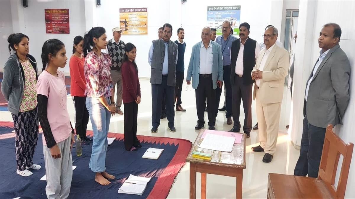 मुक्त विवि में कर्मचारियों की भर्ती करने नए पद होंगे स्वीकृत, 200 कर्मचारियों को है आस, 19 साल से दे रहे सेवा