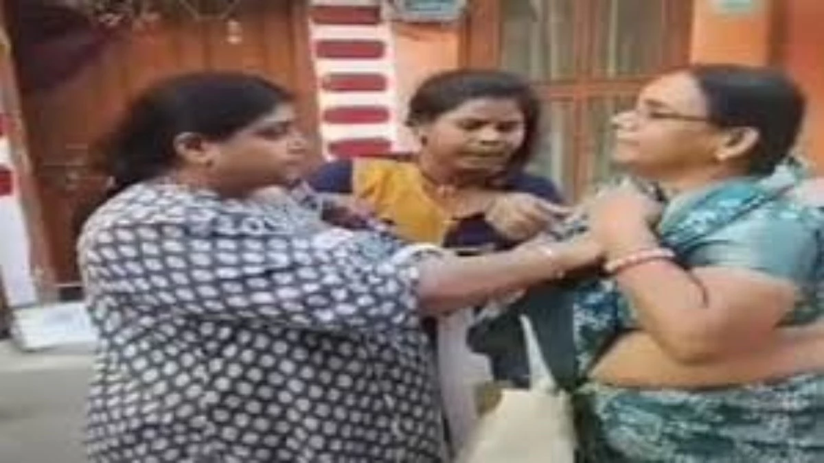 रायपुर में BLO के साथ महिला ने की मारपीट, गाली-गलौज करते हुए हाथापाई भी की, VIDEO वायरल