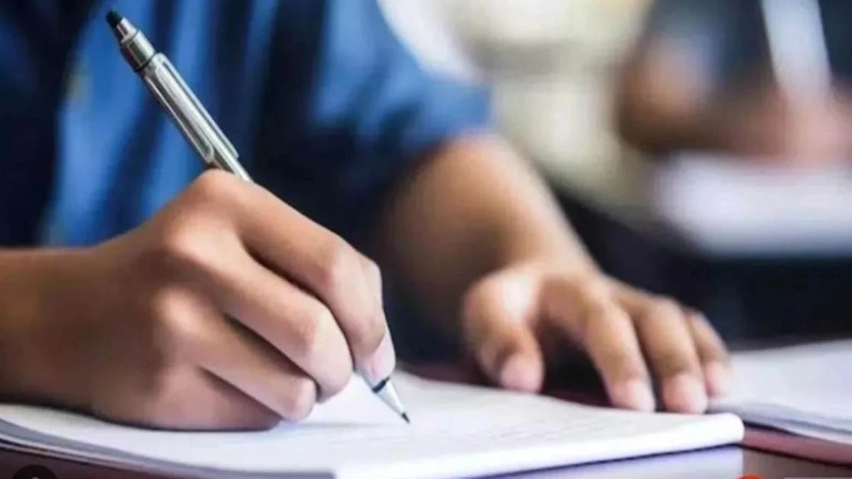 CG News:  बोर्ड परीक्षाओं की तैयारियां तेज, पांच किमी के दायरे में होंगे केंद्र