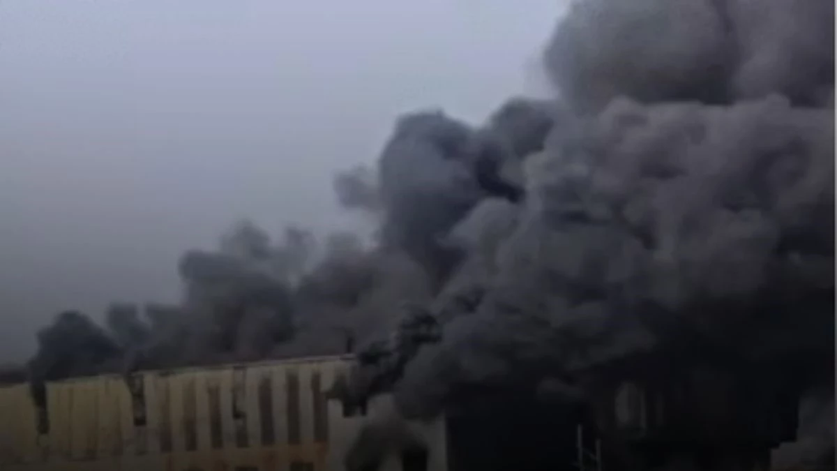 इंदौर के चॉकलेट फैक्ट्री में भीषण आग के बाद ब्लास्ट... तीन मंजिला इमारत ढही, करोड़ों का कर्ज और साजिश के घेरे में हादसा