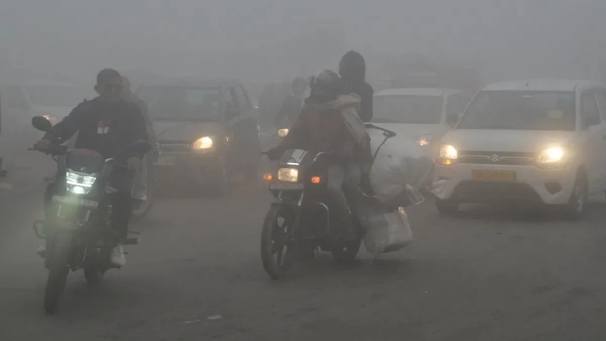 Weather Update: दिल्ली से MP-UP तक भयंकर कोहरे की मार, यातायात ठप... IMD का ऑरेंज अलर्ट