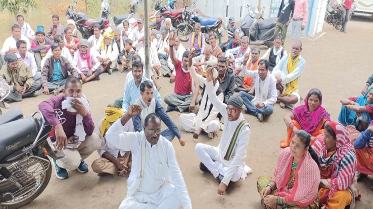 डिंडौरी जिले में क्षतिग्रस्त जलाशय की तीन साल में भी नही हो पाई मरम्मत, जलसंसाधन विभाग कार्यालय का घेराव