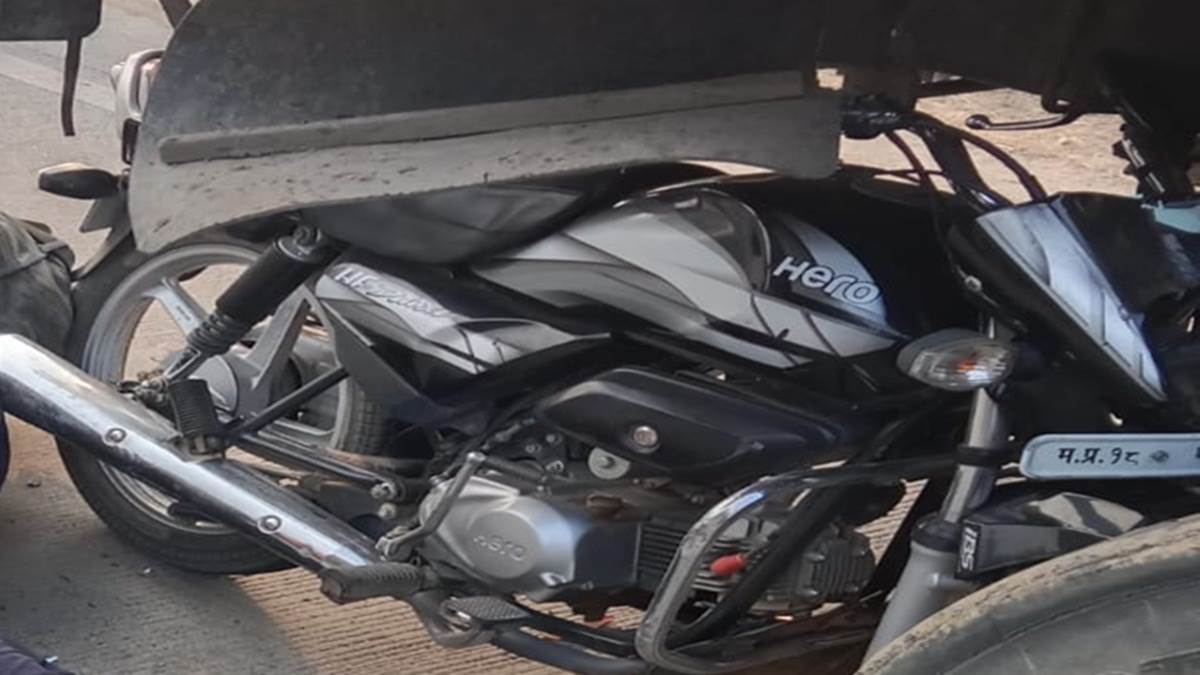 Shahdol News : शहडोल में खड़े ट्रक से मोटरसाइकिल टकराई, बिना हेलमेट जा रहे तीन सवारों की मौत
