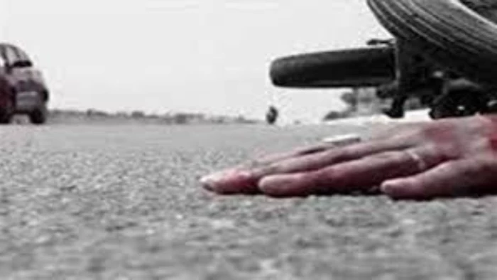 काम से घर लौट रहे थे, रास्ते में मिल गई मौत... खड़े ट्रक से टकराई तेज रफ्तार बाइक, दो युवकों की मौके पर मौत