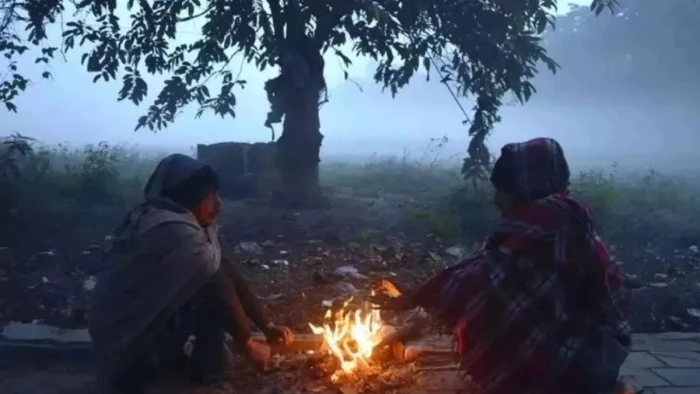 Weather Update: दिल्ली-एनसीआर में मौसम का 'यू-टर्न'; येलो अलर्ट जारी, बारिश और बर्फबारी बढ़ाएगी उत्तर भारत में ठिठुरन