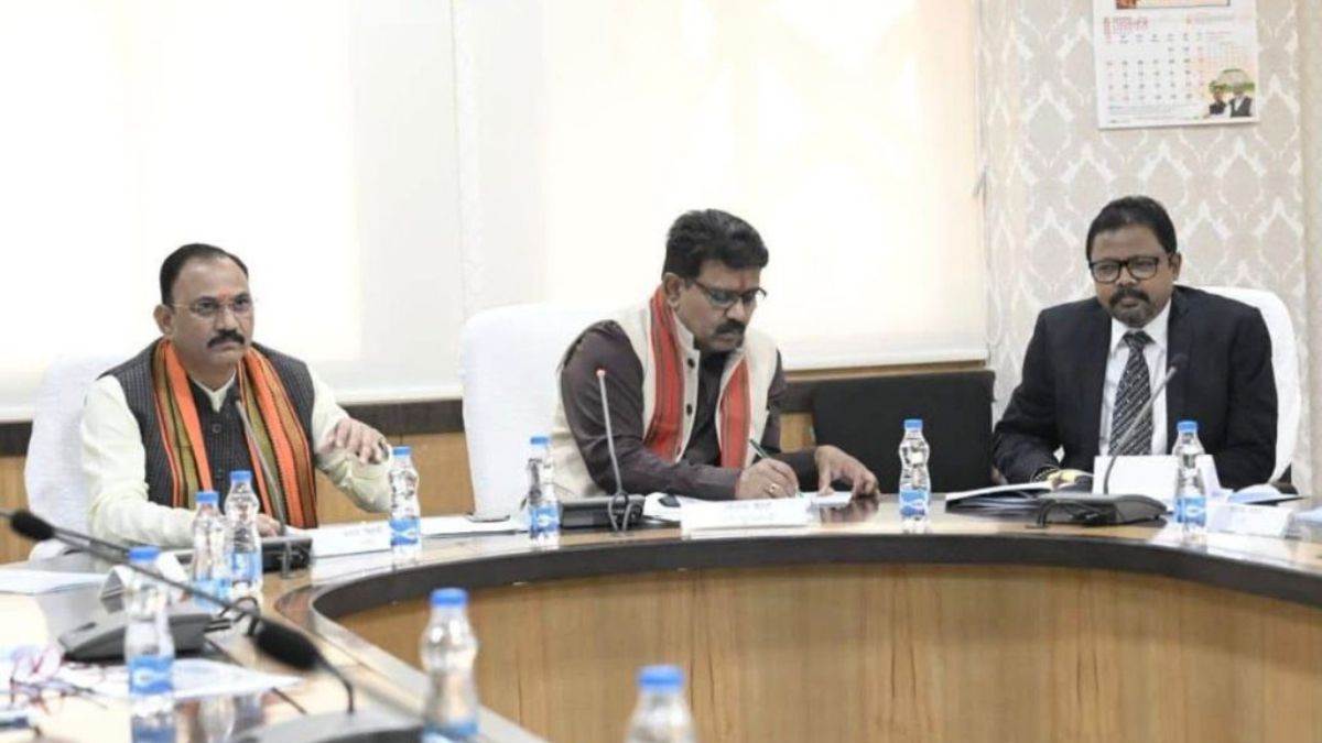 छत्तीसगढ़ में अवैध मतांतरण पर सख्त होगी साय सरकार, बजट सत्र में आएगा नया 'धर्म स्वतंत्रता विधेयक'