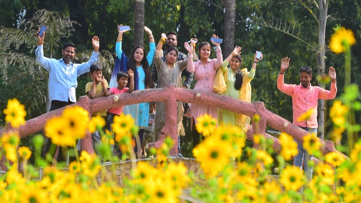 Rabindra Nath Tagore Garden हरियाली के बीच योग के साथ करें सैर