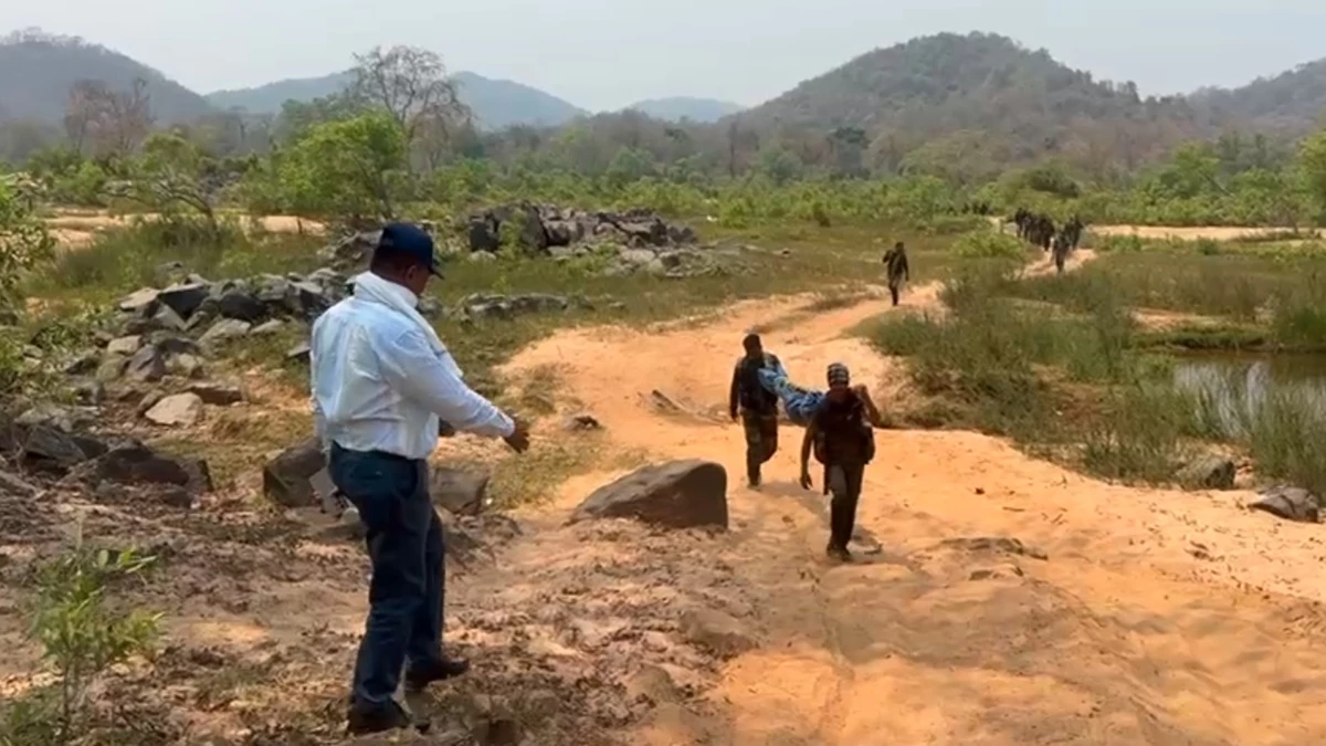 Dantewada Encounter: छत्तीसगढ़ के दंतेवाड़ा में एनकाउंटर...25 लाख रुपये की इनामी महिला नक्सली को मार गिराया