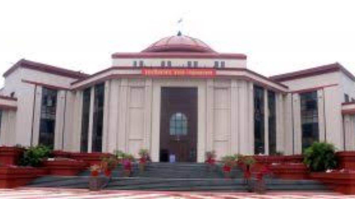 छत्तीसगढ़ बोर्ड बनाम सीबीएसई की पढ़ाई: निजी स्कूलों के फर्जीवाड़ा का मामला पहुंचा हाई कोर्ट