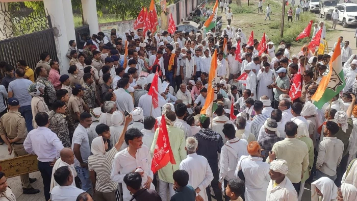 ग्वालियर-आगरा सिक्सलेन प्रोजेक्ट में मुआवजे पर घमासान, मुरैना में चार गुना भुगतान की मांग को लेकर किसानों का बड़ा प्रदर्शन