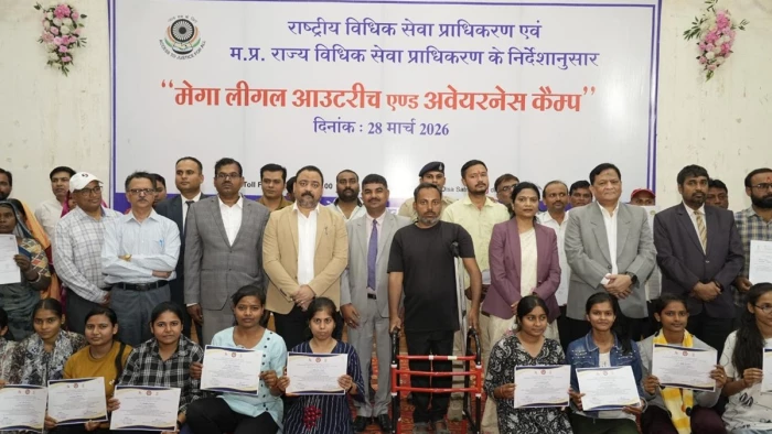 सबके लिए न्याय, सब तक न्याय, सतना में विधिक सहायता शिविर में नागरिकों को बताए कानूनी अधिकार