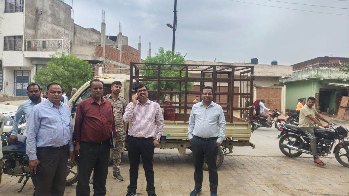 शादियों के लिए बर्तन के साथ अवैध गैस सिलिंडर सप्लाई का खुलासा, प्रशासन ने जब्त किए 30 LPG Cylinders